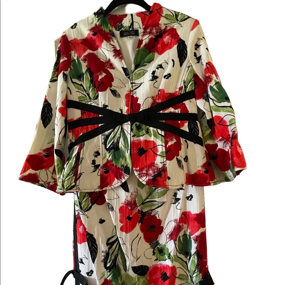 Rickie Freman- White and red floral skirt suit set (barely worn)